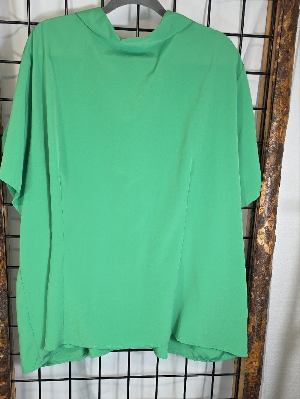 Essentials Green Button-Front Blouse - Picture 5 of 9